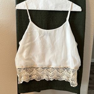 Crop top with crochet hem